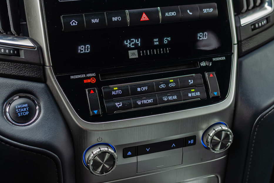 Продам Toyota Land Cruiser 200 V8 4.6i PREMIUM 2019 года в Киеве