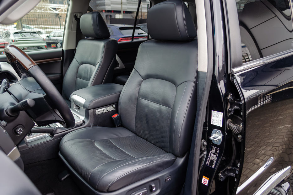 Продам Toyota Land Cruiser 200 V8 4.6i PREMIUM 2019 года в Киеве