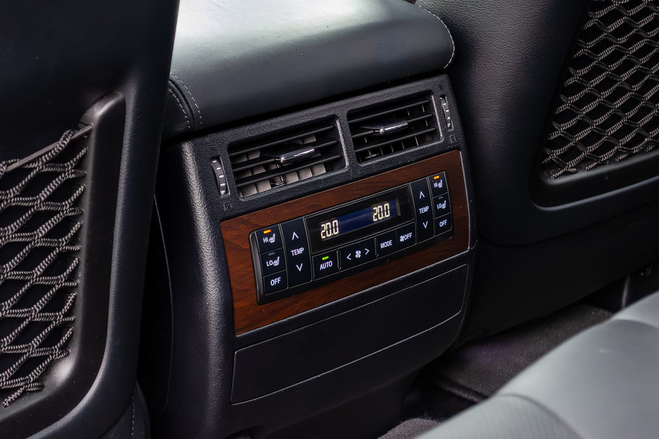 Продам Toyota Land Cruiser 200 V8 4.6i PREMIUM 2019 года в Киеве