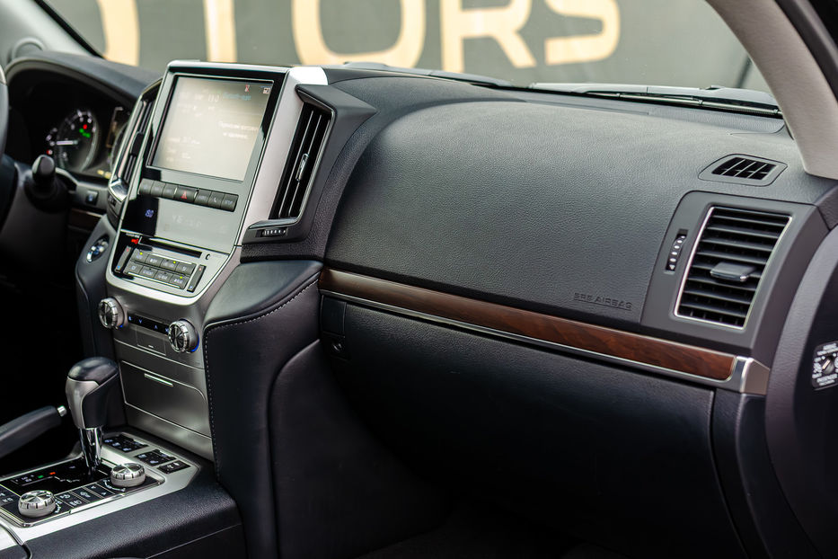 Продам Toyota Land Cruiser 200 V8 4.6i PREMIUM 2019 года в Киеве