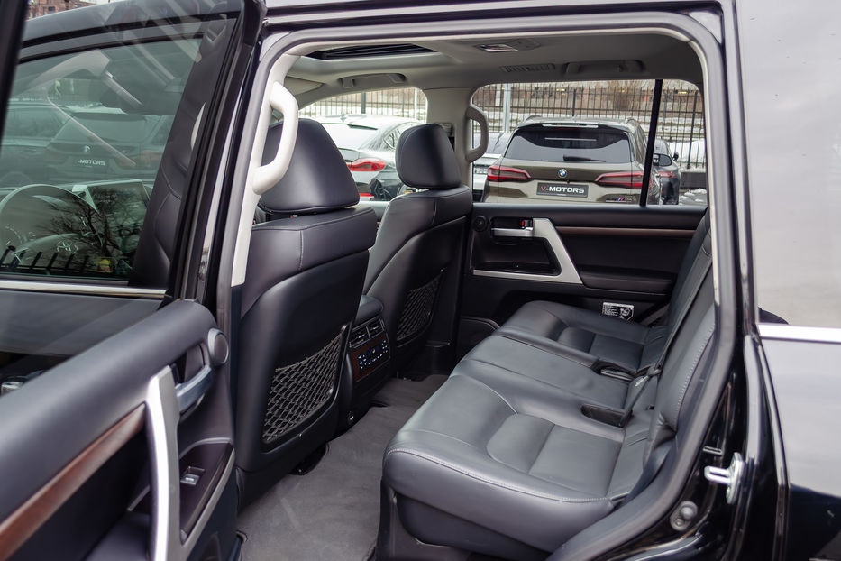 Продам Toyota Land Cruiser 200 V8 4.6i PREMIUM 2019 года в Киеве