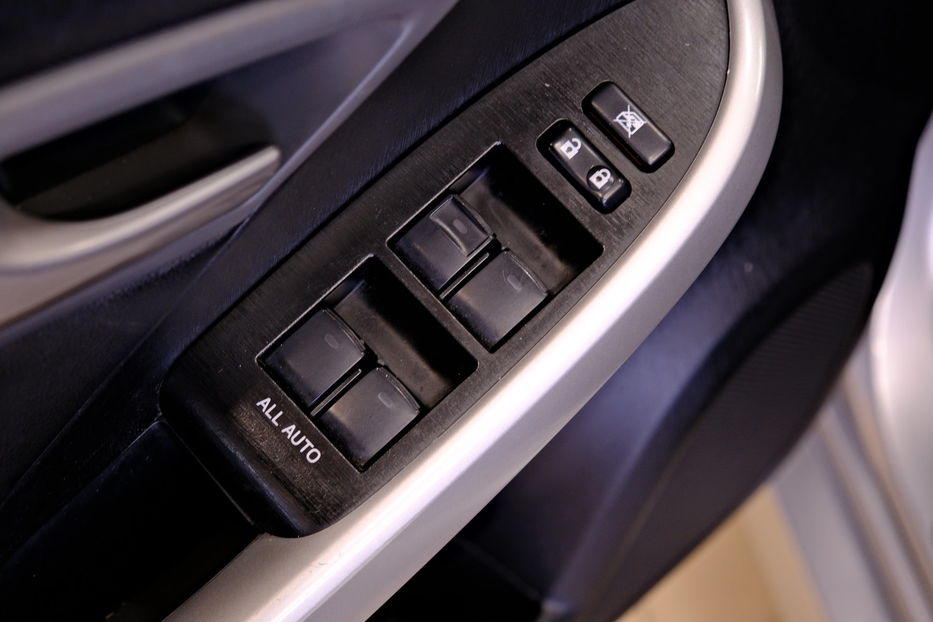 Продам Toyota Prius 2013 года в Одессе