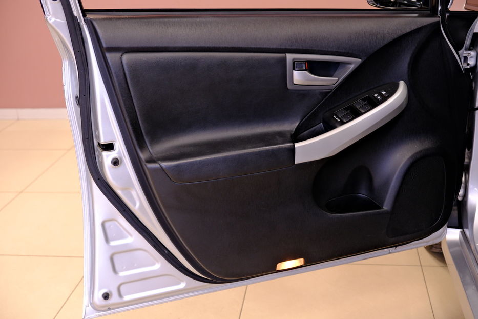 Продам Toyota Prius 2013 года в Одессе