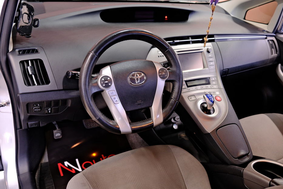 Продам Toyota Prius 2013 года в Одессе