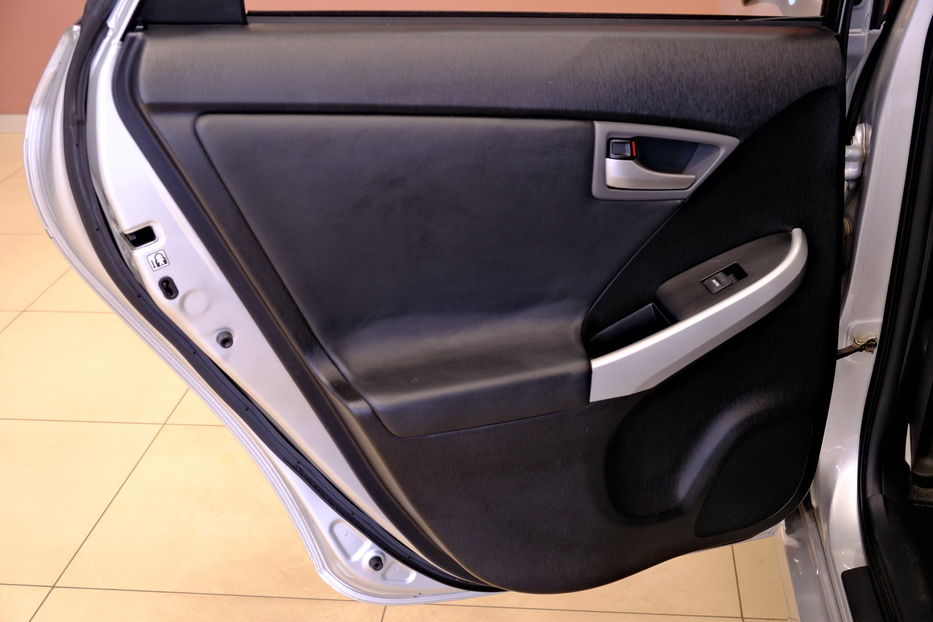 Продам Toyota Prius 2013 года в Одессе