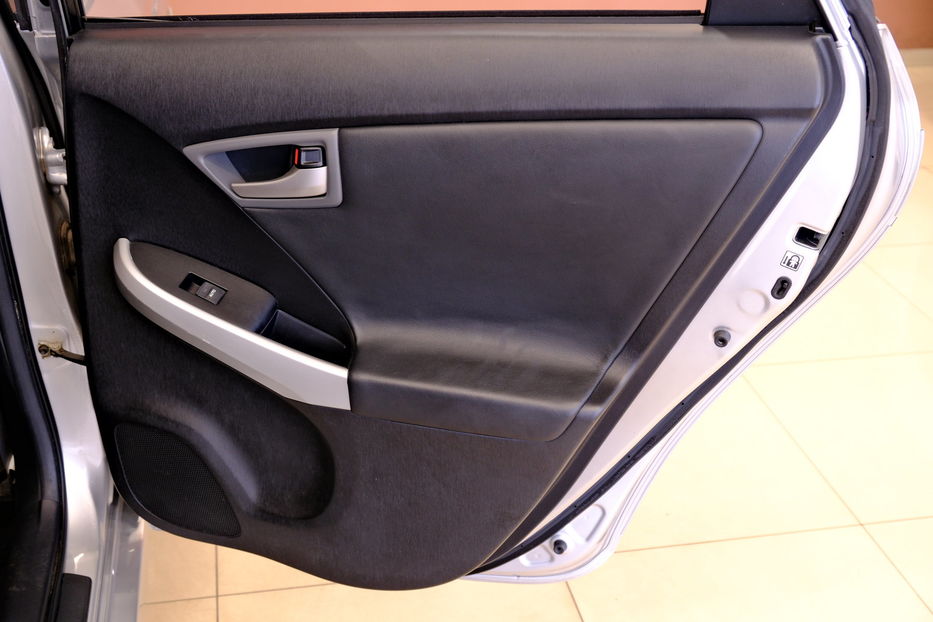 Продам Toyota Prius 2013 года в Одессе