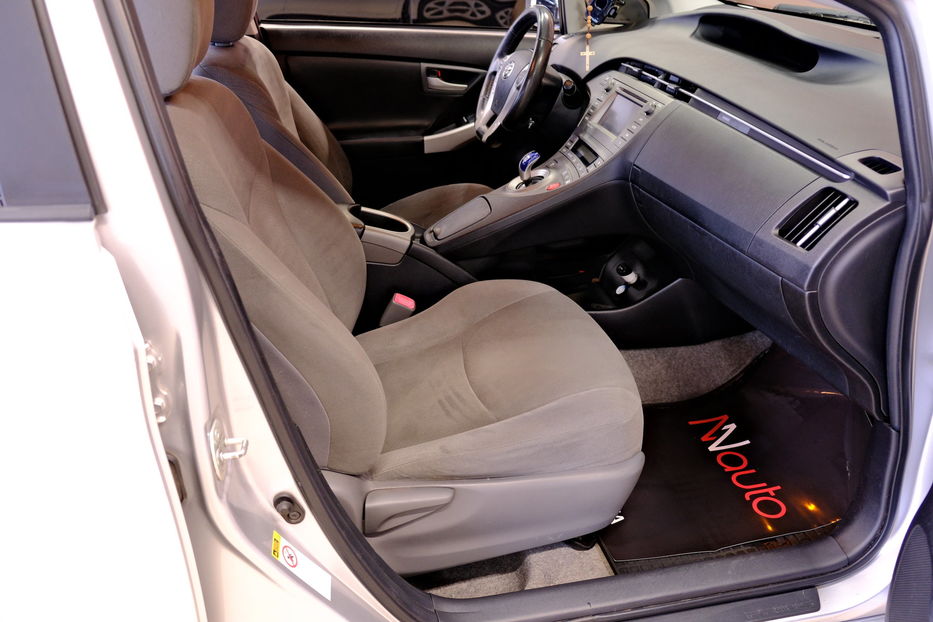 Продам Toyota Prius 2013 года в Одессе