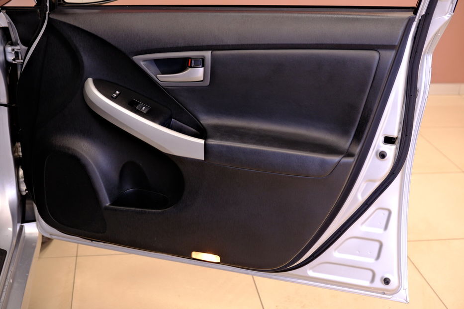 Продам Toyota Prius 2013 года в Одессе