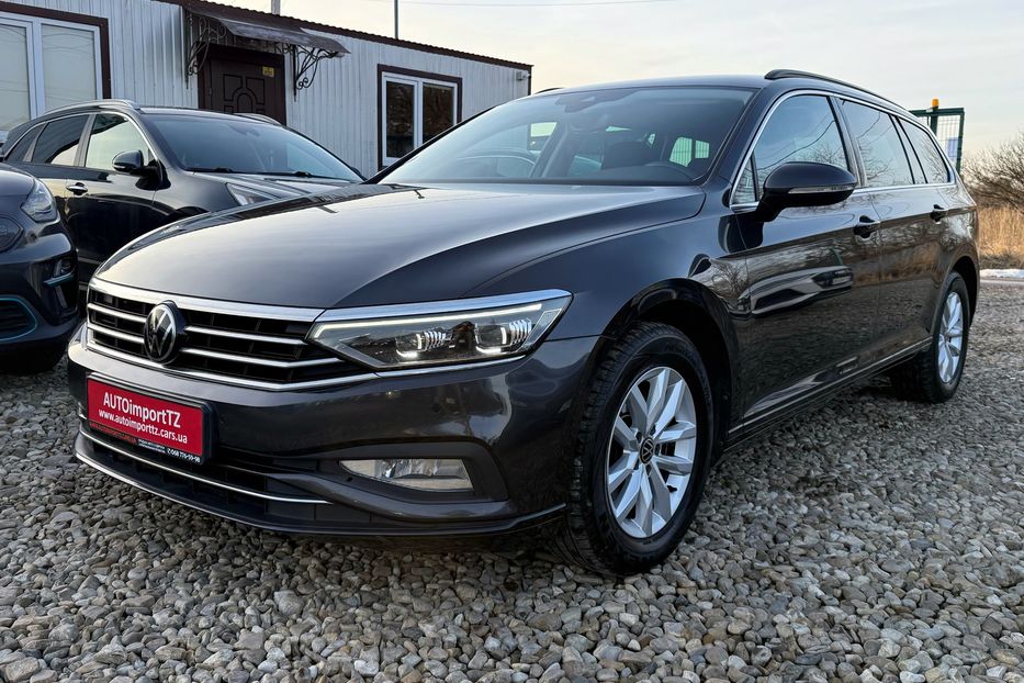 Продам Volkswagen Passat B8 150к.с. МАСАЖ,КАМЕРА,FULL LED 2022 года в Львове