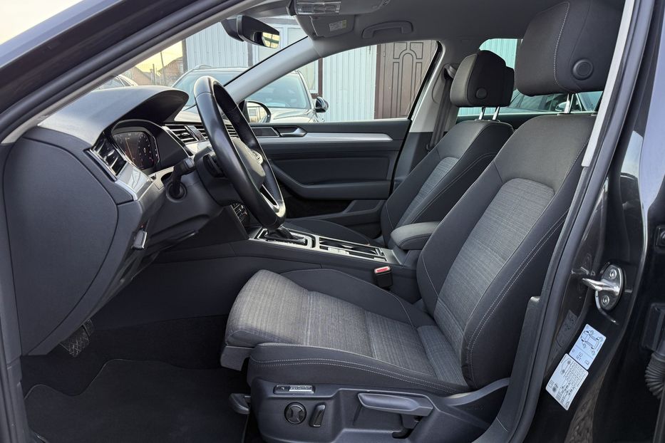 Продам Volkswagen Passat B8 150к.с. МАСАЖ,КАМЕРА,FULL LED 2022 года в Львове