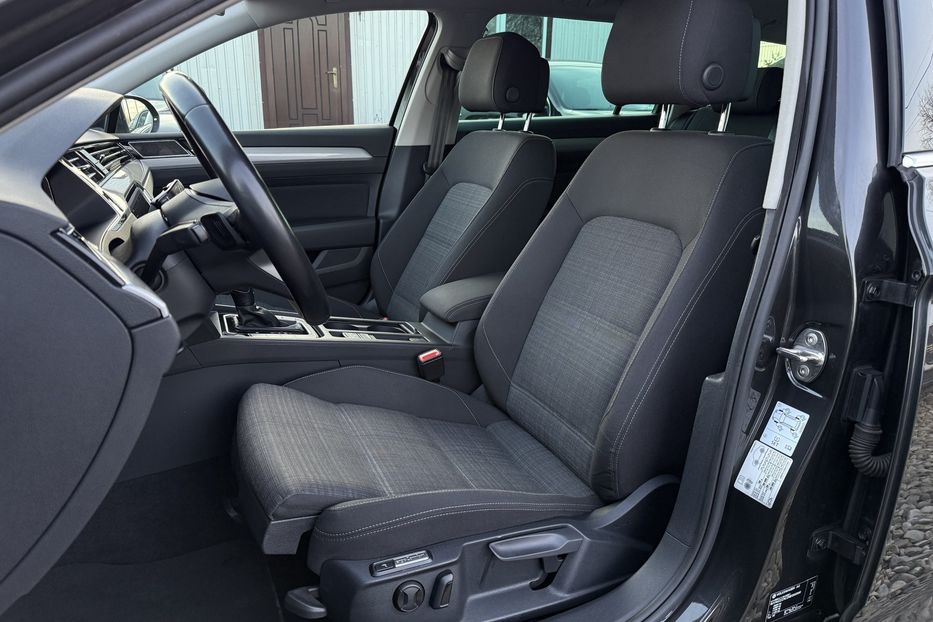 Продам Volkswagen Passat B8 150к.с. МАСАЖ,КАМЕРА,FULL LED 2022 года в Львове