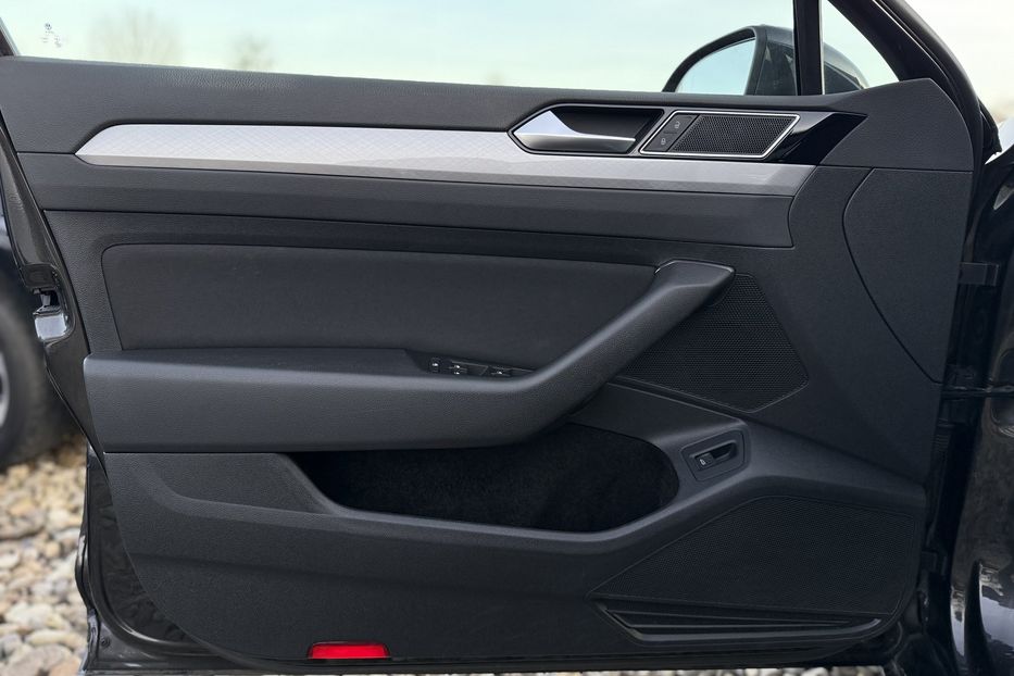 Продам Volkswagen Passat B8 150к.с. МАСАЖ,КАМЕРА,FULL LED 2022 года в Львове