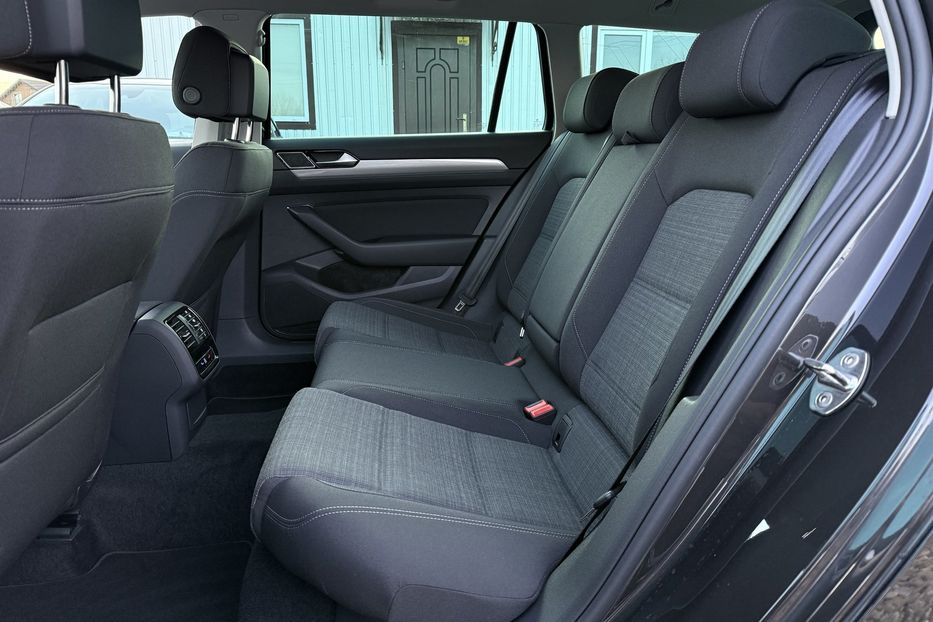 Продам Volkswagen Passat B8 150к.с. МАСАЖ,КАМЕРА,FULL LED 2022 года в Львове