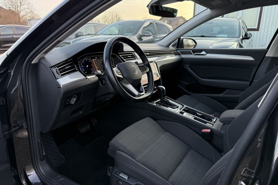 Продам Volkswagen Passat B8 150к.с. МАСАЖ,КАМЕРА,FULL LED 2022 года в Львове