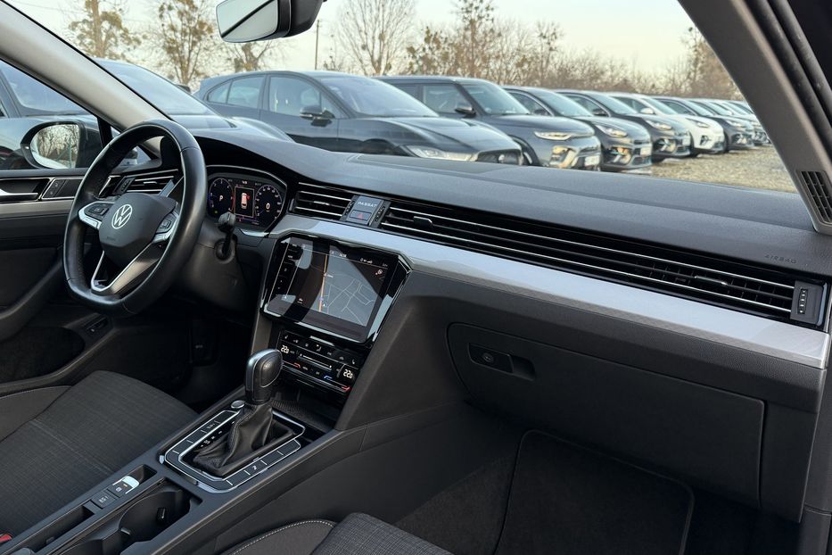Продам Volkswagen Passat B8 150к.с. МАСАЖ,КАМЕРА,FULL LED 2022 года в Львове