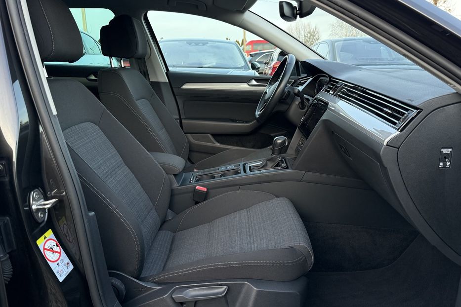 Продам Volkswagen Passat B8 150к.с. МАСАЖ,КАМЕРА,FULL LED 2022 года в Львове