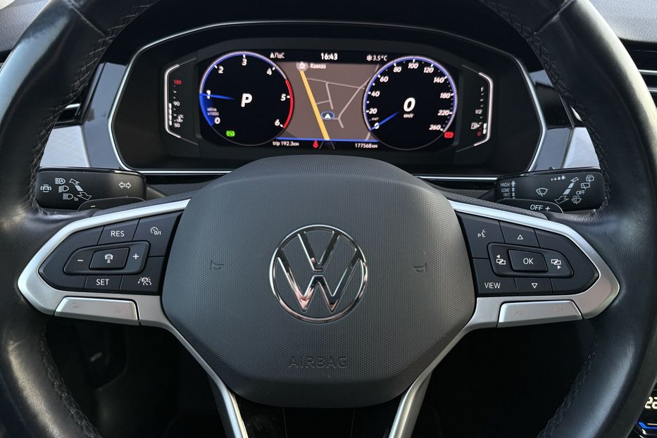 Продам Volkswagen Passat B8 150к.с. МАСАЖ,КАМЕРА,FULL LED 2022 года в Львове