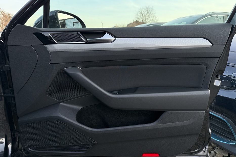 Продам Volkswagen Passat B8 150к.с. МАСАЖ,КАМЕРА,FULL LED 2022 года в Львове