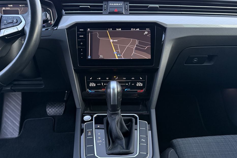 Продам Volkswagen Passat B8 150к.с. МАСАЖ,КАМЕРА,FULL LED 2022 года в Львове