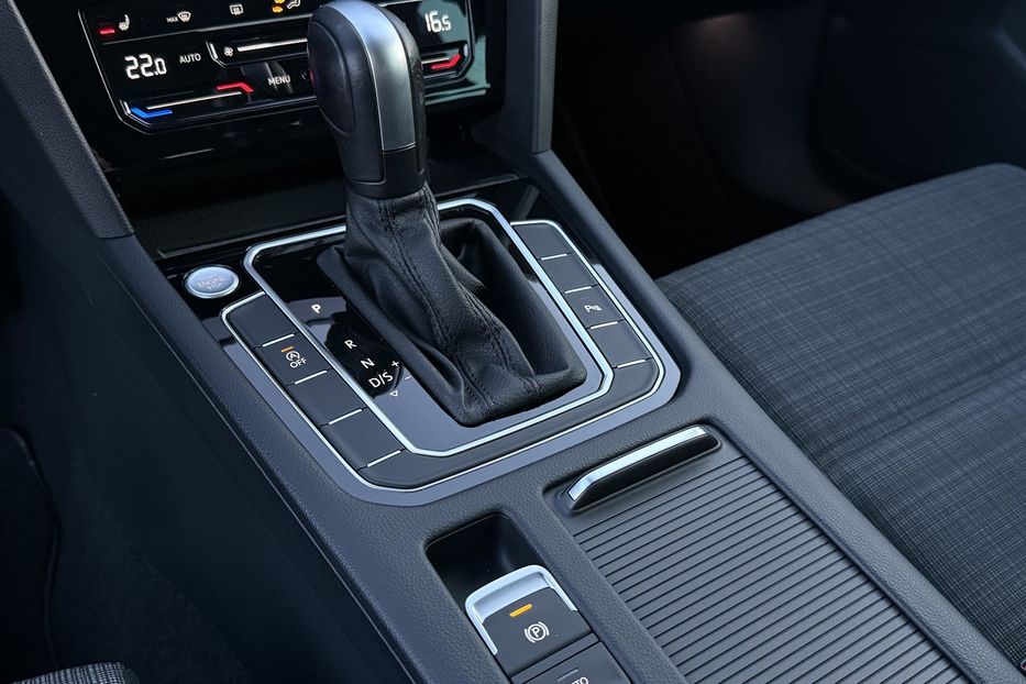 Продам Volkswagen Passat B8 150к.с. МАСАЖ,КАМЕРА,FULL LED 2022 года в Львове