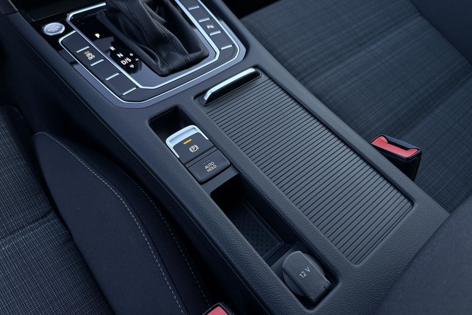 Продам Volkswagen Passat B8 150к.с. МАСАЖ,КАМЕРА,FULL LED 2022 года в Львове