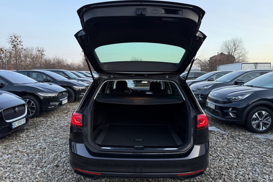 Продам Volkswagen Passat B8 150к.с. МАСАЖ,КАМЕРА,FULL LED 2022 года в Львове