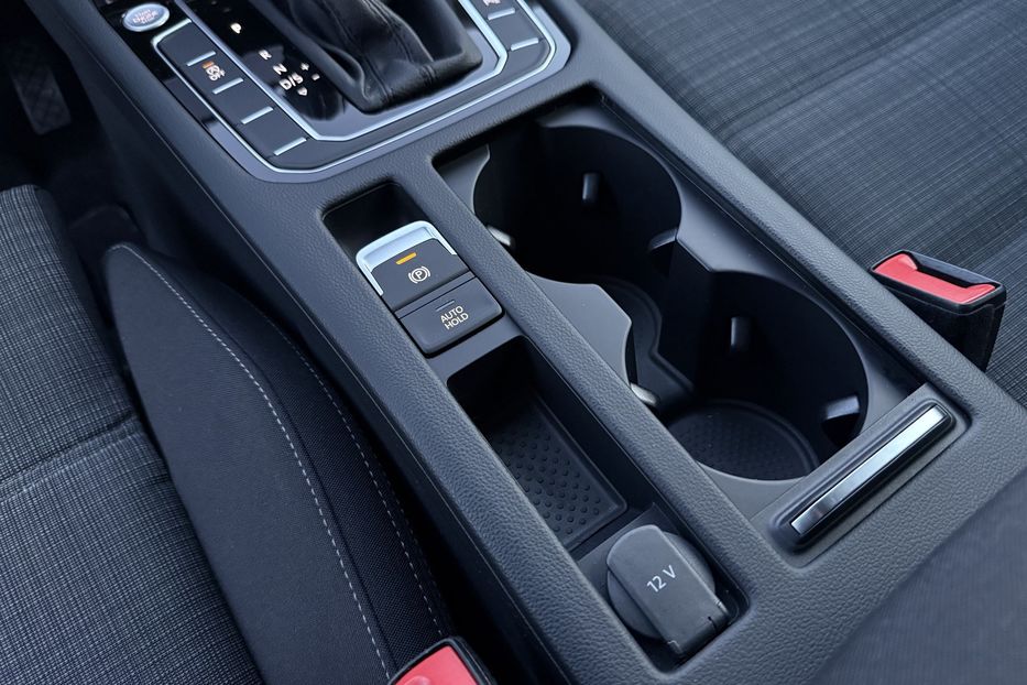 Продам Volkswagen Passat B8 150к.с. МАСАЖ,КАМЕРА,FULL LED 2022 года в Львове