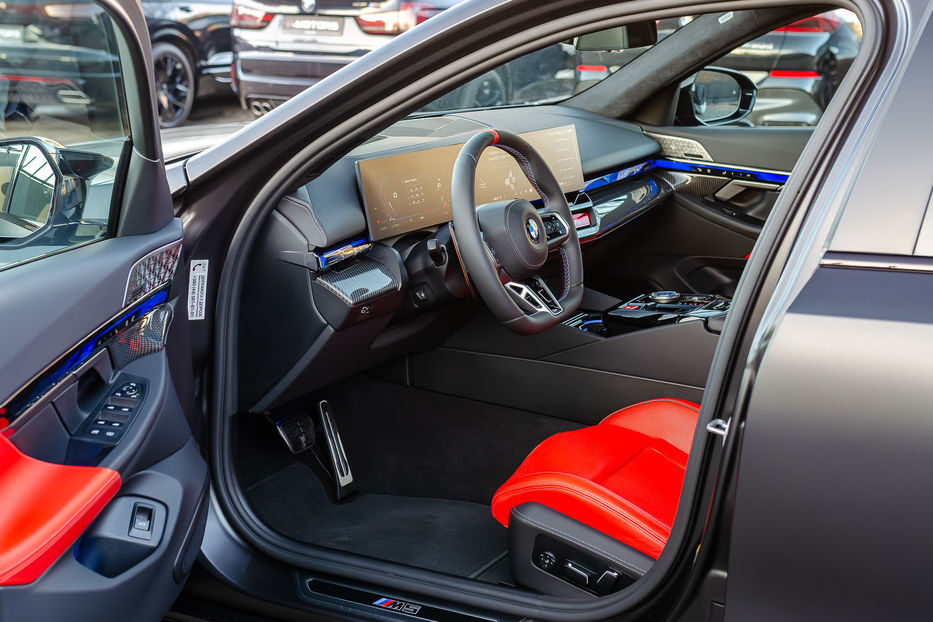 Продам BMW M5 Hybrid MXdrive 2024 года в Киеве