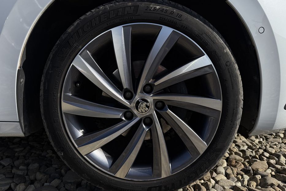 Продам Skoda Octavia А8 2.0 TDI 150к.с АТ FULL LED 2021 года в Львове