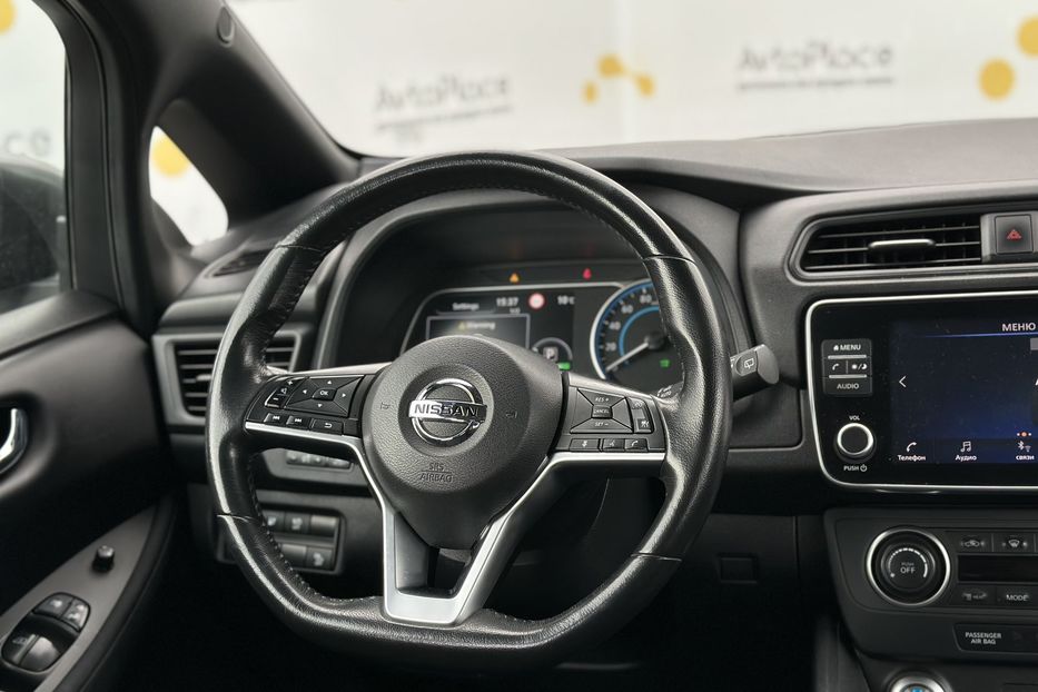 Продам Nissan Leaf 2022 года в Луцке