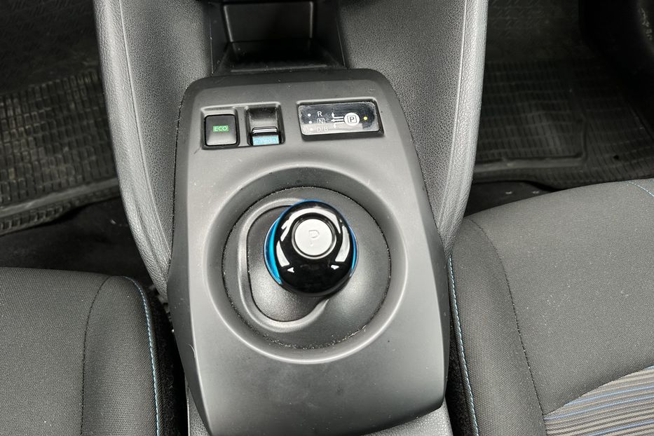 Продам Nissan Leaf 2022 года в Луцке