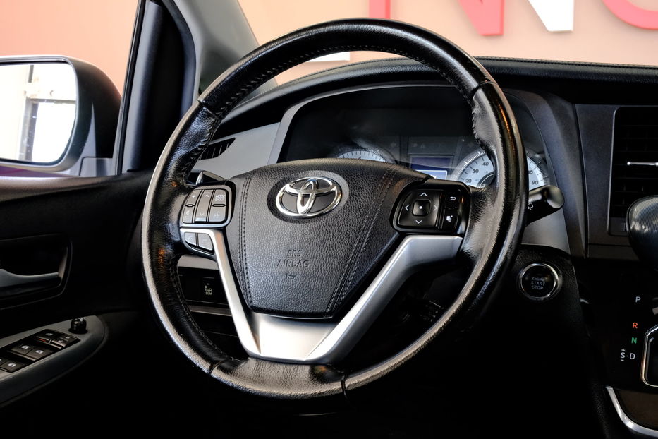 Продам Toyota Sienna 2016 года в Одессе