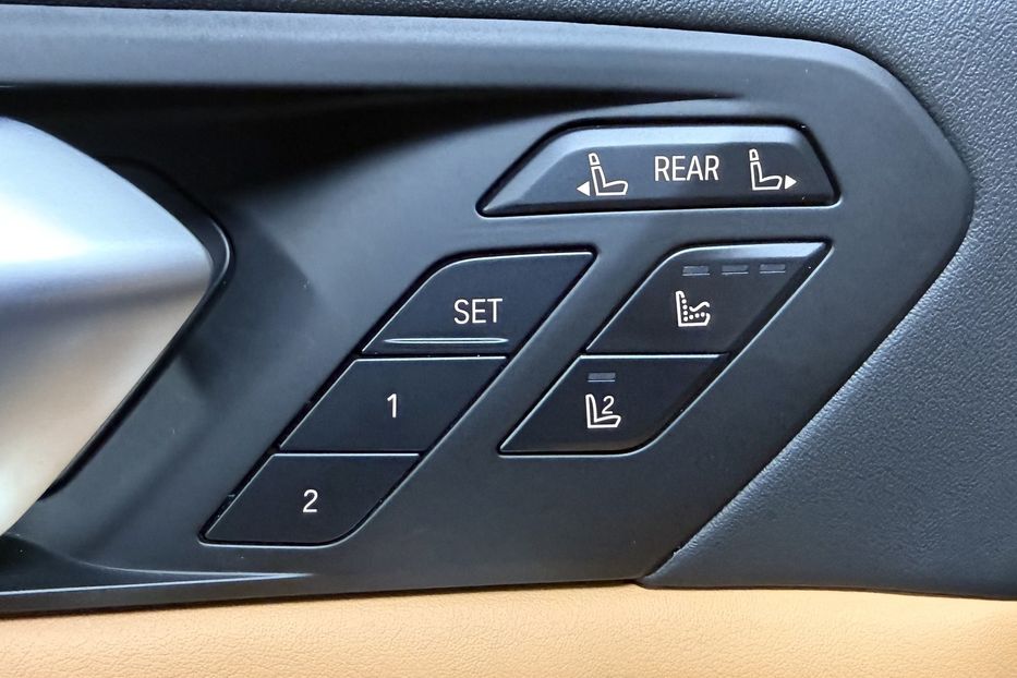 Продам BMW X7 40d Steptronic xDrive 2024 года в Киеве