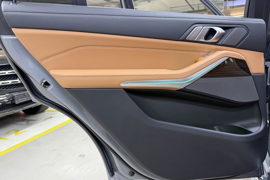 Продам BMW X7 40d Steptronic xDrive 2024 года в Киеве