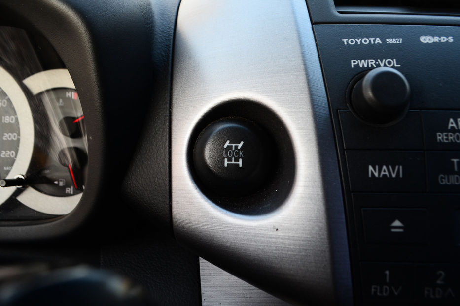 Продам Toyota Rav 4 2.0i AT (152 к.с.) 4WD 2007 года в Киеве