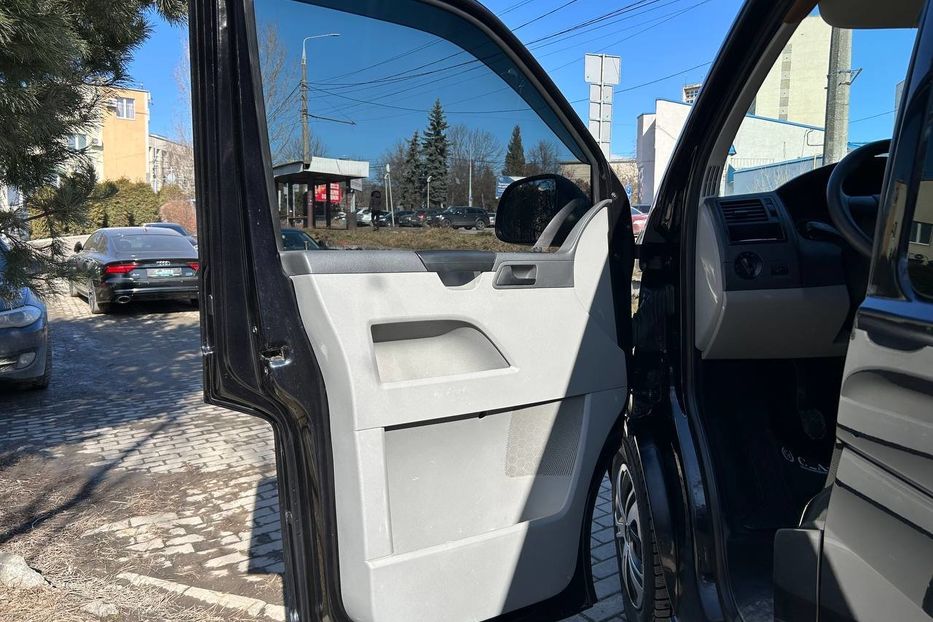 Продам Volkswagen T5 (Transporter) пасс. 2015 года в Черновцах