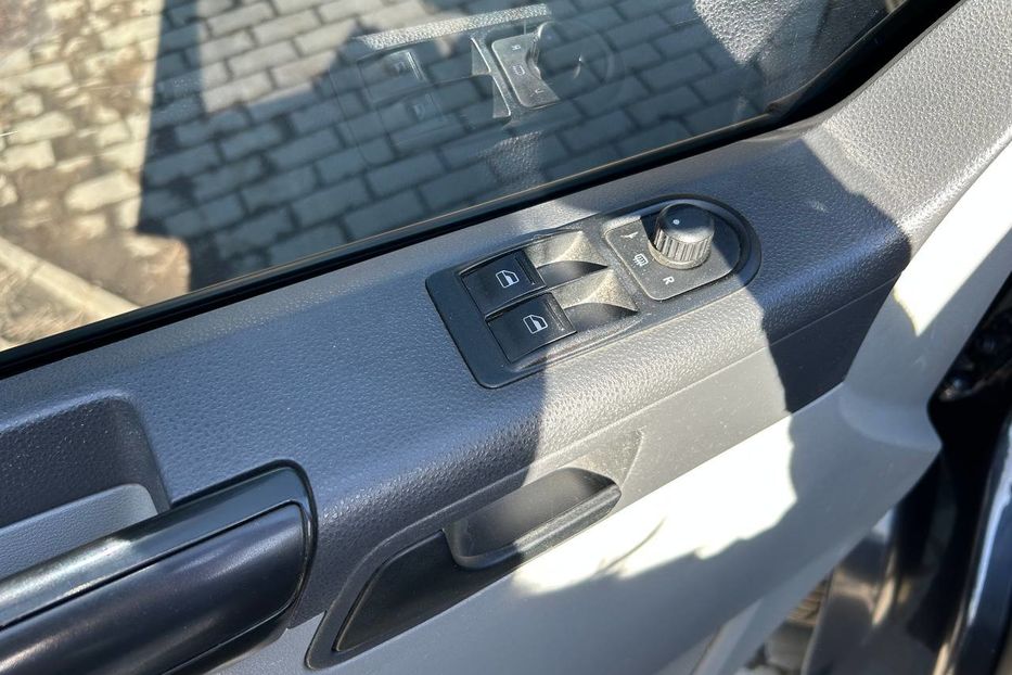 Продам Volkswagen T5 (Transporter) пасс. 2015 года в Черновцах