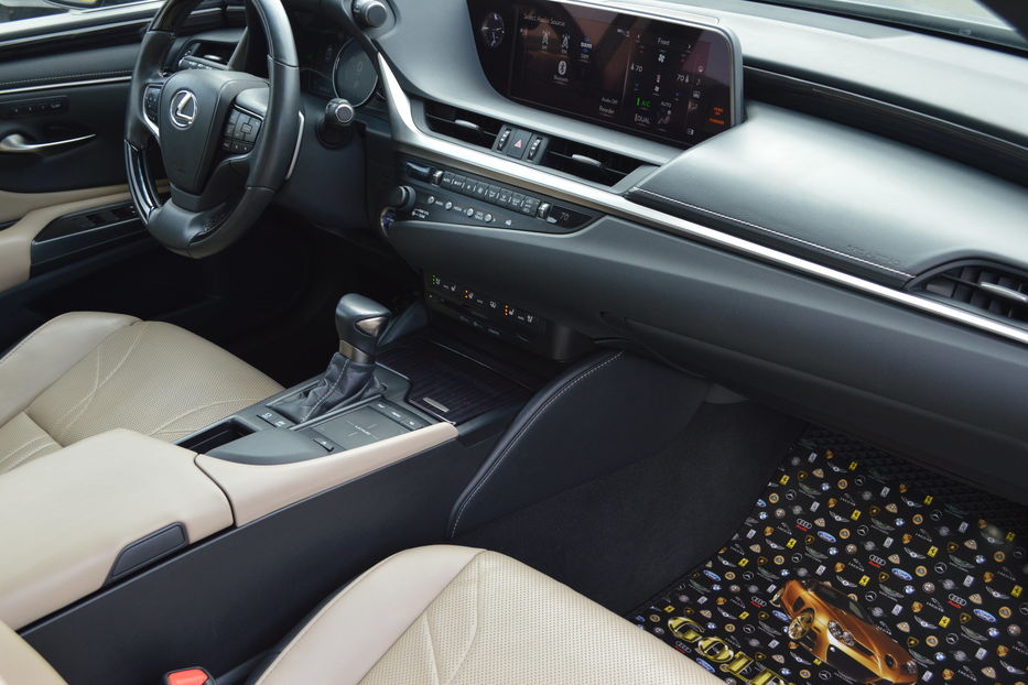 Продам Lexus ES 300 Hybrid 2019 года в Одессе