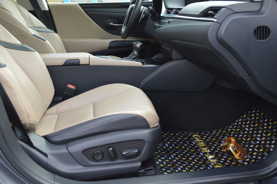 Продам Lexus ES 300 Hybrid 2019 года в Одессе