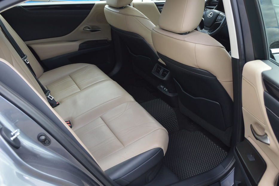 Продам Lexus ES 300 Hybrid 2019 года в Одессе