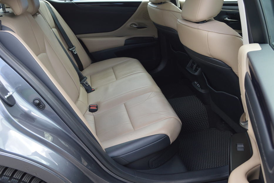 Продам Lexus ES 300 Hybrid 2019 года в Одессе