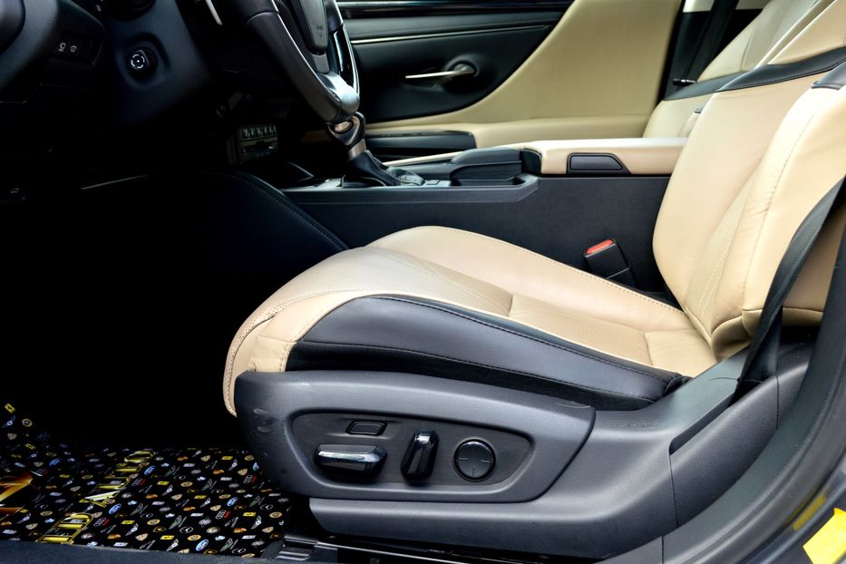 Продам Lexus ES 300 Hybrid 2019 года в Одессе