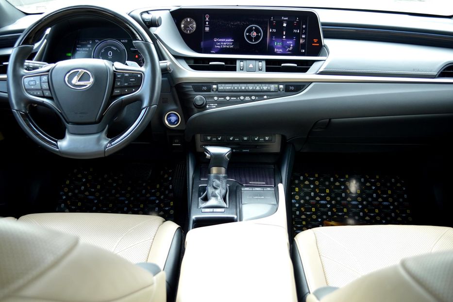 Продам Lexus ES 300 Hybrid 2019 года в Одессе