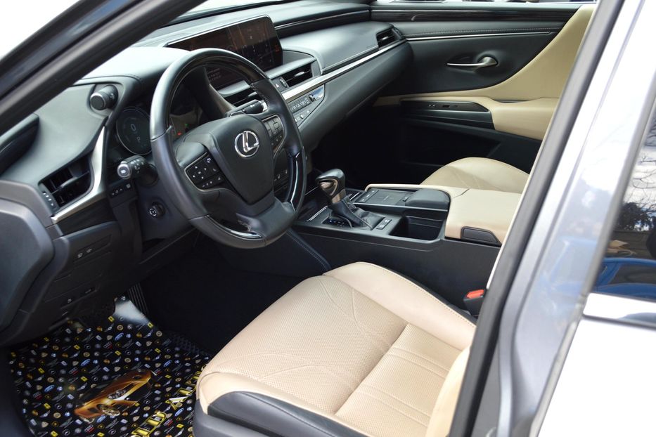 Продам Lexus ES 300 Hybrid 2019 года в Одессе