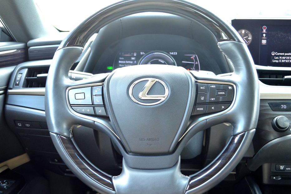 Продам Lexus ES 300 Hybrid 2019 года в Одессе