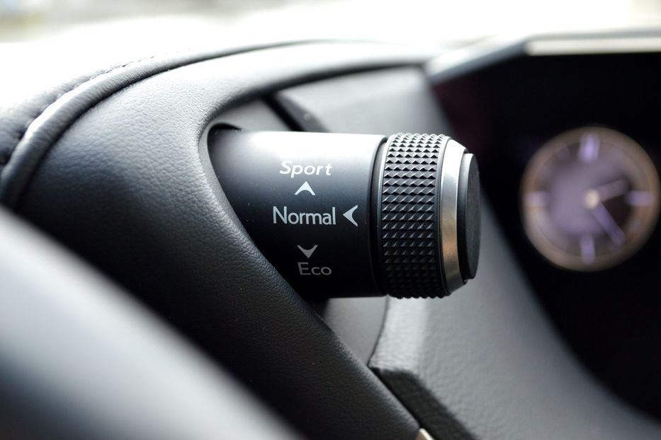 Продам Lexus ES 300 Hybrid 2019 года в Одессе