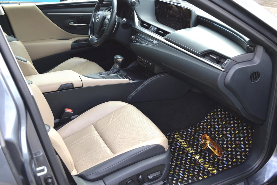 Продам Lexus ES 300 Hybrid 2019 года в Одессе
