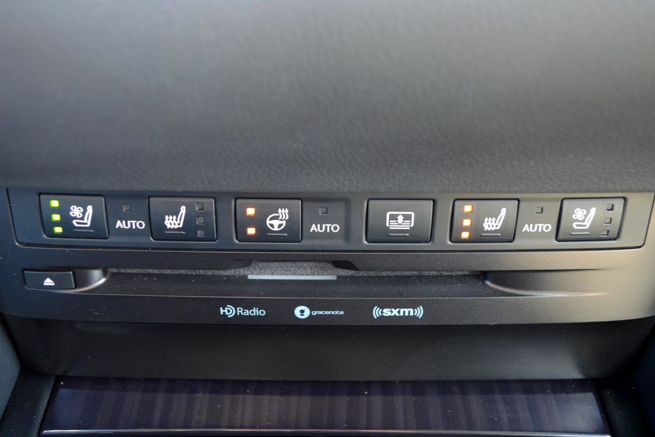 Продам Lexus ES 300 Hybrid 2019 года в Одессе