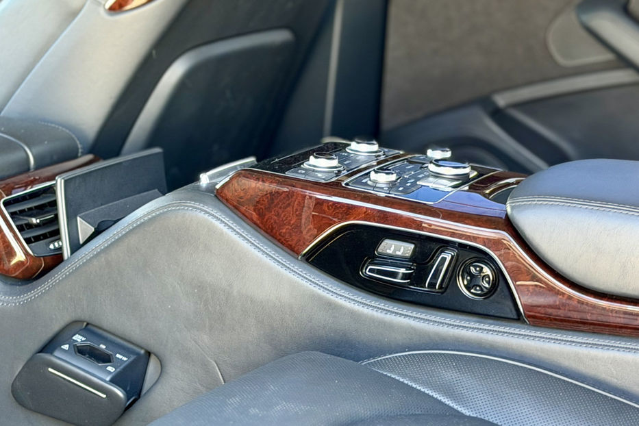 Продам Audi A8 4.0 BiTFSI Long Tiptronic 2013 года в Киеве