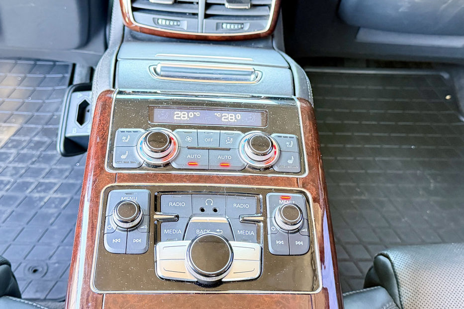 Продам Audi A8 4.0 BiTFSI Long Tiptronic 2013 года в Киеве